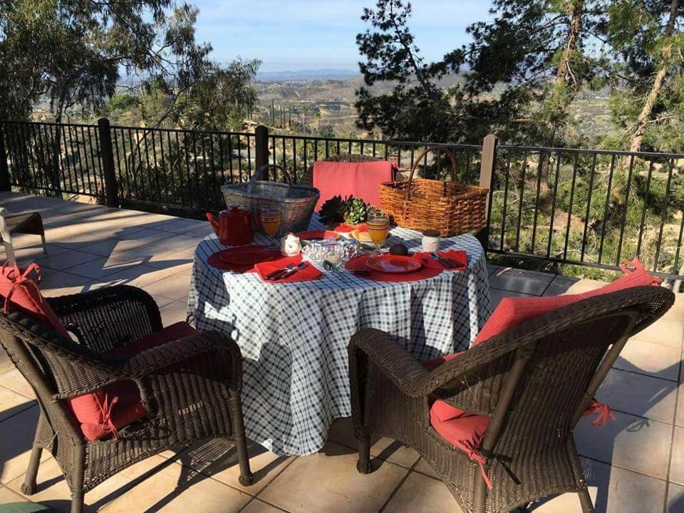 Rainbow Guest House Fallbrook Esterno foto